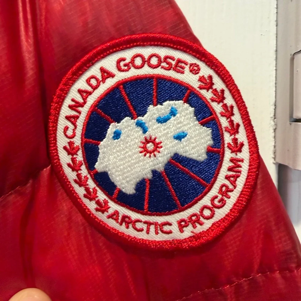 Canada Goose Hybridge Lite Tech Down Jacket - Picture 3 of 11